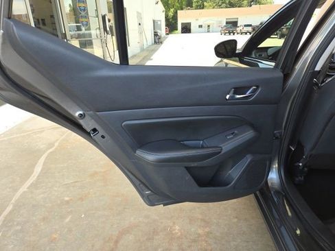 Used 2022 Nissan Altima 2.5 SV FWD image 26