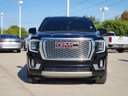 Used 2021 GMC Yukon Denali w/ Denali Premium Package AWD/4WD image 2
