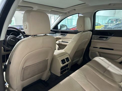 Used 2017 Jaguar XF Prestige RWD image 41