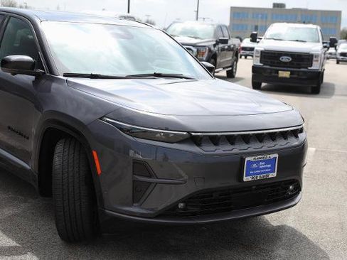 Used 2024 Jeep Wagoneer Launch Edition image 5