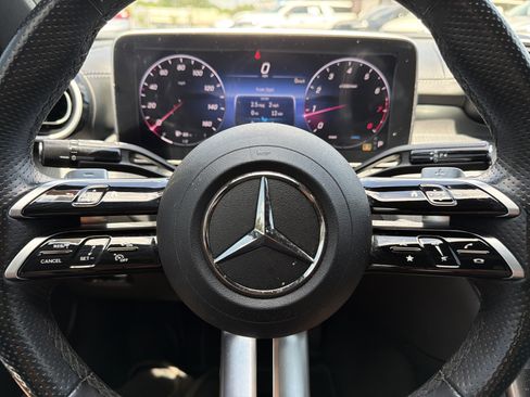 Used 2023 Mercedes-Benz C 300 4MATIC Sedan image 9