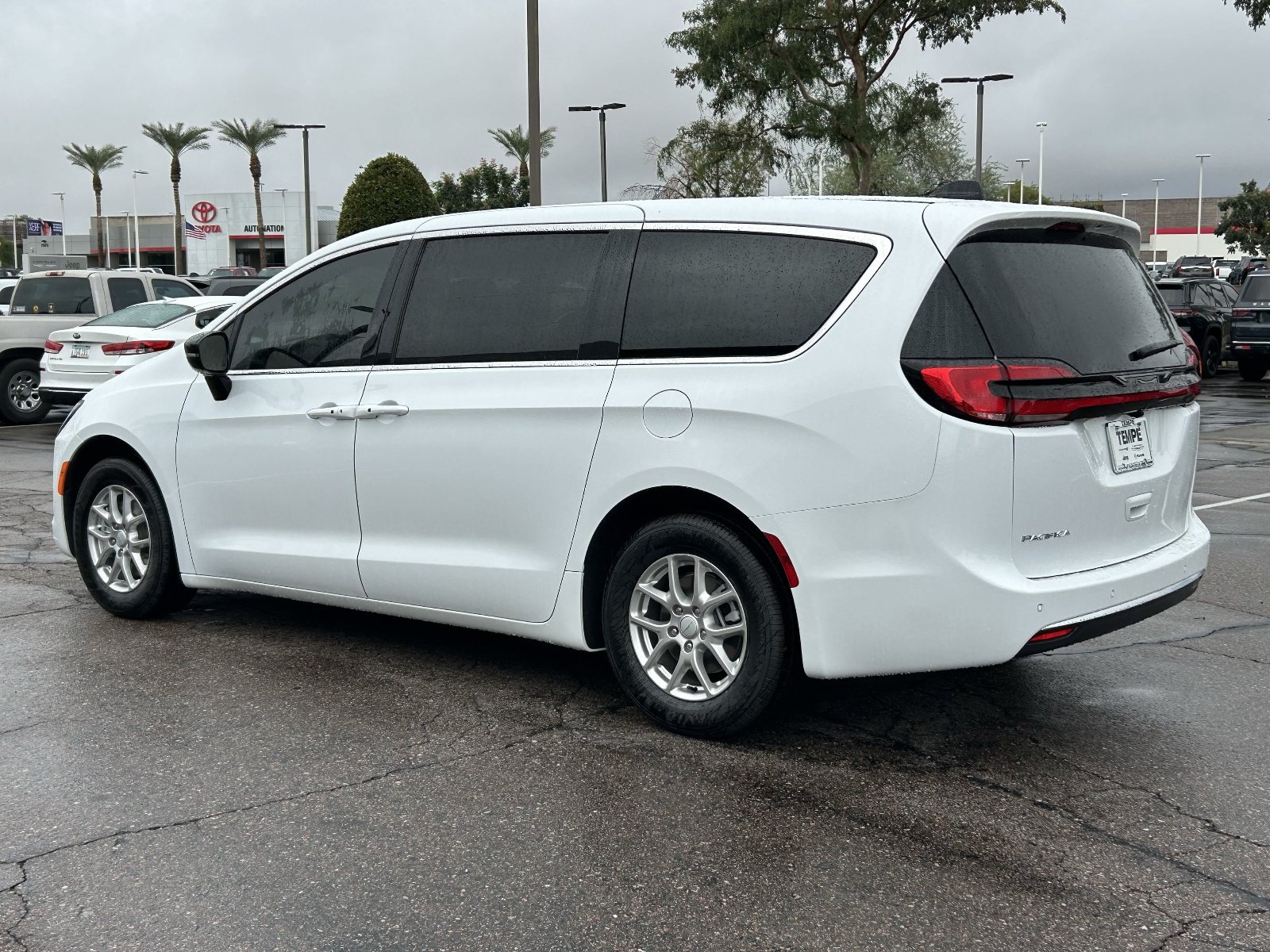 New 2027 Chrysler Pacifica Select FWD image 3