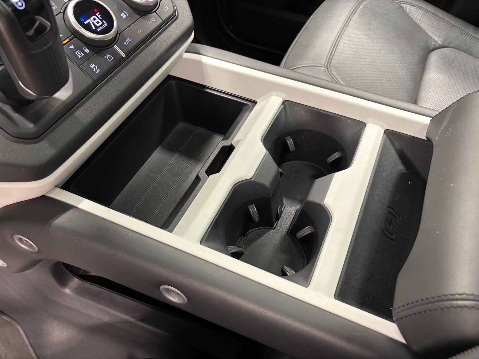 New 2025 Land Rover Defender 110 X-Dynamic SE AWD/4WD image 14
