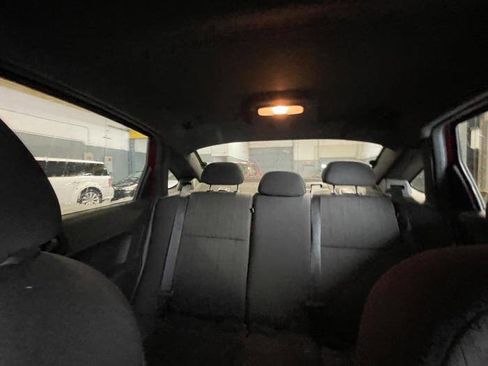 Used 2010 Ford Focus SE image 30