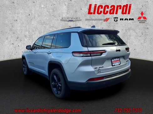 Used 2023 Jeep Grand Cherokee L Limited w/ Black Appearance Package AWD/4WD image 4