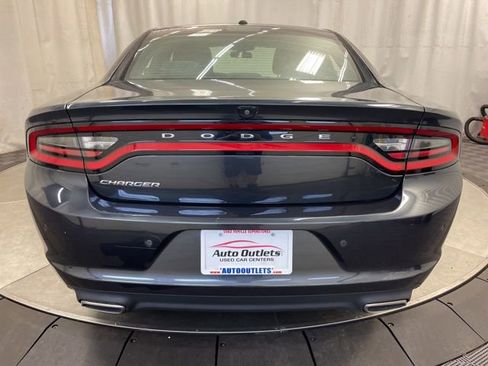 Used 2019 Dodge Charger SXT RWD image 5