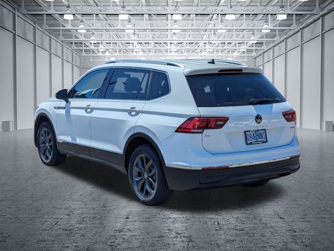 Used 2022 Volkswagen Tiguan SE AWD/4WD image 3