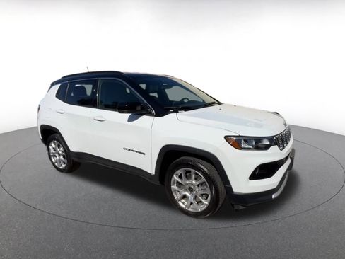 Used 2025 Jeep Compass Limited image 2