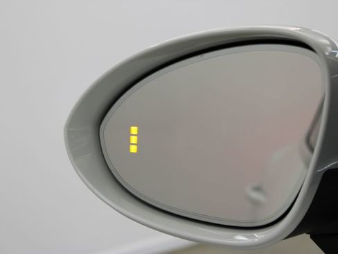 New 2025 Porsche Cayenne image 40