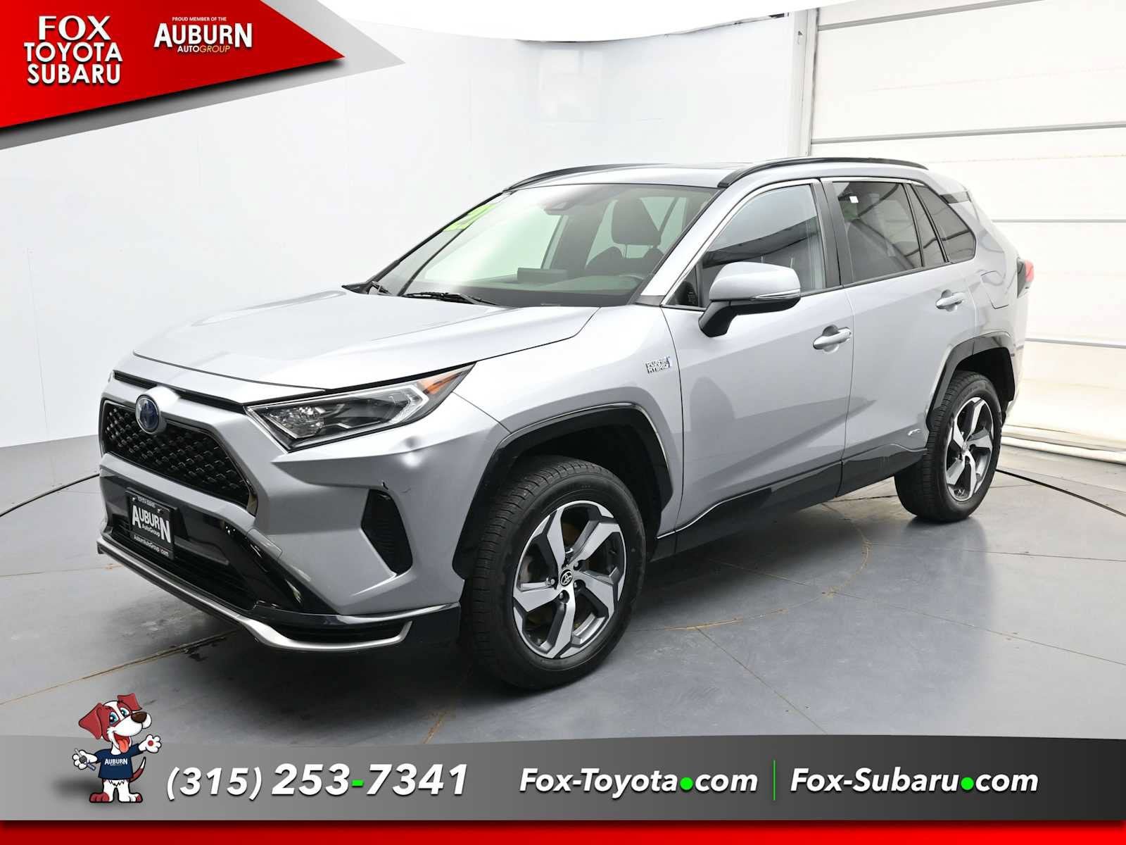 Used 2021 Toyota RAV4 SE w/ Weather & Moonroof Package AWD/4WD image 2