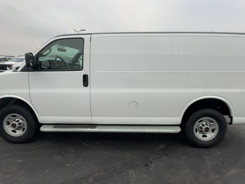 Used 2024 GMC Savana 2500 w/ Driver Convenience Package image 5
