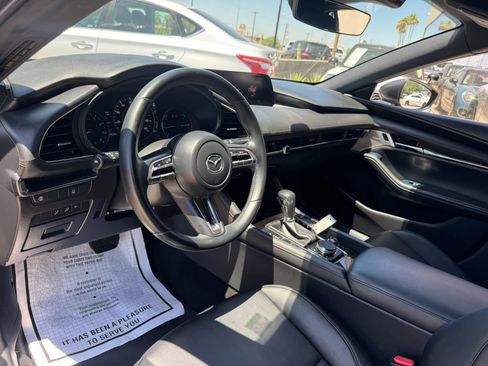 Used 2019 MAZDA MAZDA3 Hatchback w/ Preferred Package FWD image 17