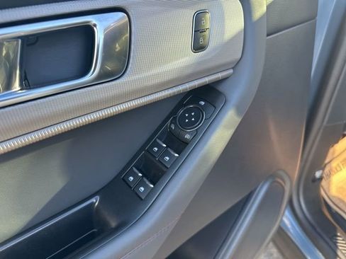 Used 2025 Ford Explorer Active w/ Active Comfort Package image 14