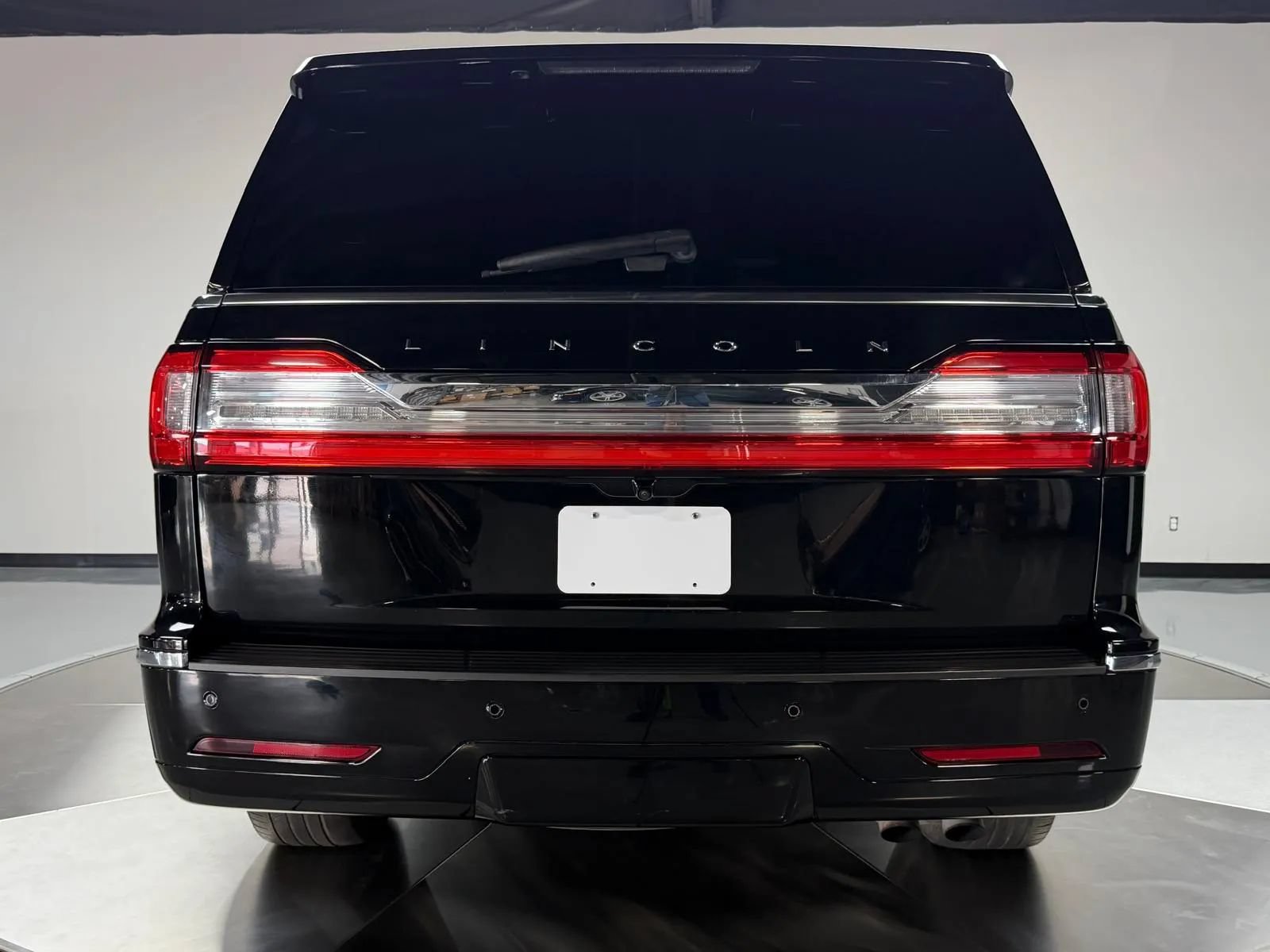 Used 2018 Lincoln Navigator Select AWD/4WD image 5