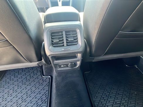 Used 2022 Volkswagen Tiguan SE AWD/4WD image 23