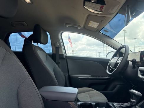 Used 2025 Kia K4 FWD image 26