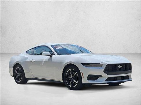 Used 2025 Ford Mustang Coupe RWD image 3