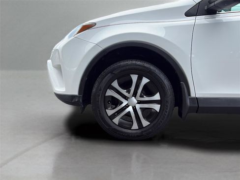 Used 2016 Toyota RAV4 LE AWD/4WD image 30