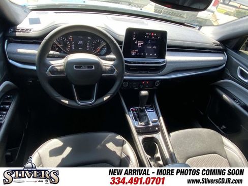 Used 2025 Jeep Compass Latitude image 15