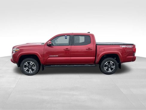 Used 2016 Toyota Tacoma TRD Sport image 2