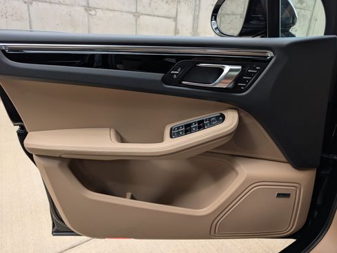 New 2025 Porsche Macan image 18