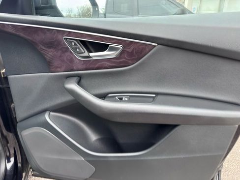 Used 2019 Audi Q8 Premium w/ Convenience Package image 27