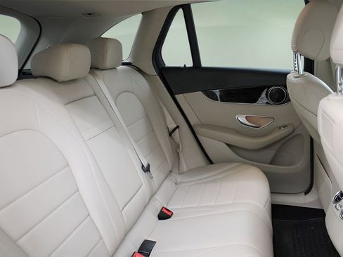 Used 2019 Mercedes-Benz GLC 300 4MATIC image 24