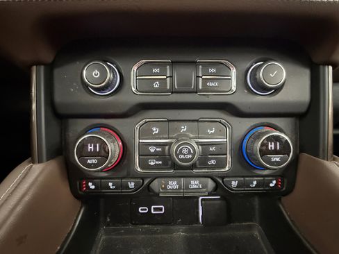 Used 2021 Chevrolet Tahoe High Country w/ Premium Package image 22