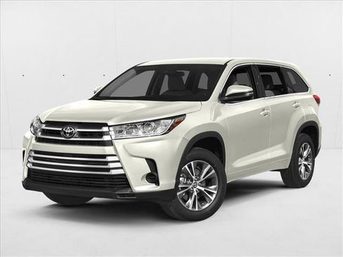 Used 2019 Toyota Highlander LE FWD image 1
