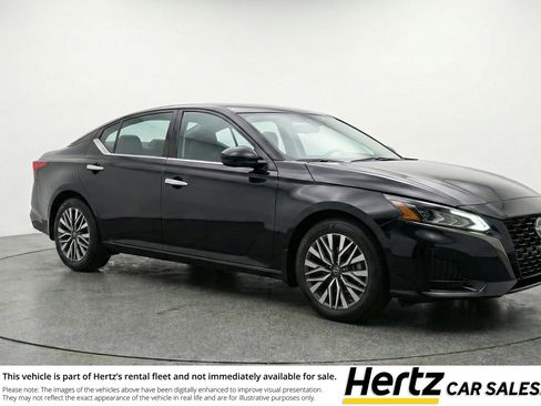Used 2025 Nissan Altima 2.5 SV FWD image 1