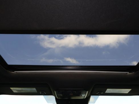 Used 2025 Toyota Tacoma Limited image 14