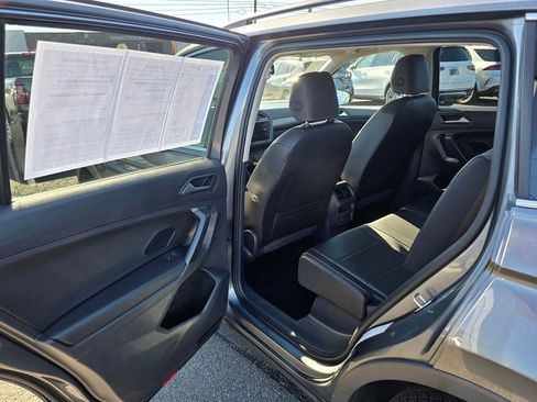 Used 2021 Volkswagen Tiguan SE FWD image 16