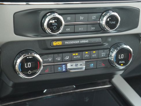 Certified 2022 Ford F250 Lariat w/ Chrome Package AWD/4WD image 18