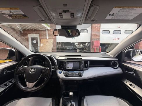 Used 2018 Toyota RAV4 XLE w/ Convenience Package AWD/4WD image 10