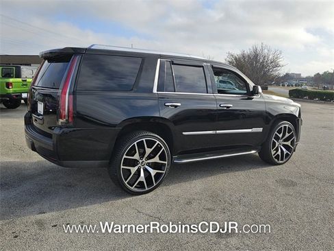 Used 2015 Cadillac Escalade Luxury image 14