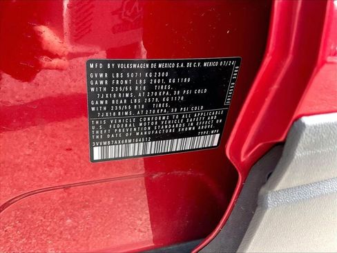 Used 2024 Volkswagen Tiguan SE image 32