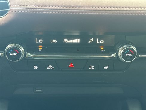 Used 2019 MAZDA MAZDA3 Hatchback w/ Premium Package image 26