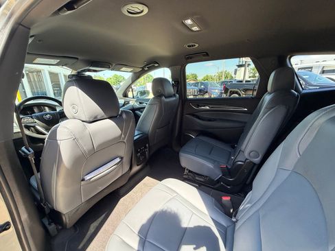 Used 2023 Buick Enclave Essence AWD/4WD image 33