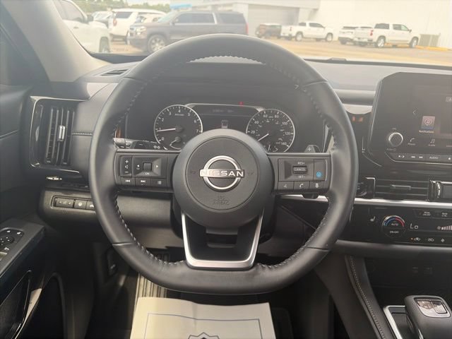 Used 2025 Nissan Pathfinder SV w/ SV Premium Package AWD/4WD image 15