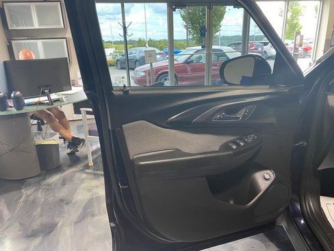 Used 2021 Chevrolet TrailBlazer LT w/ Sun and Liftgate Package AWD/4WD image 11