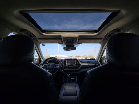 Used 2021 Toyota Highlander XLE image 33