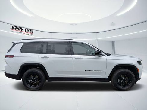 New 2026 Jeep Grand Cherokee L 2WD image 2