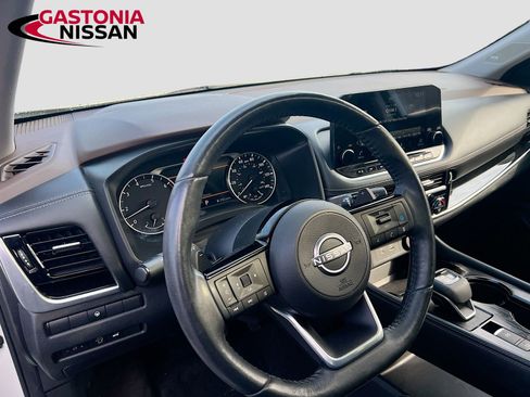 Used 2023 Nissan Rogue SL w/ SL Premium Package image 11