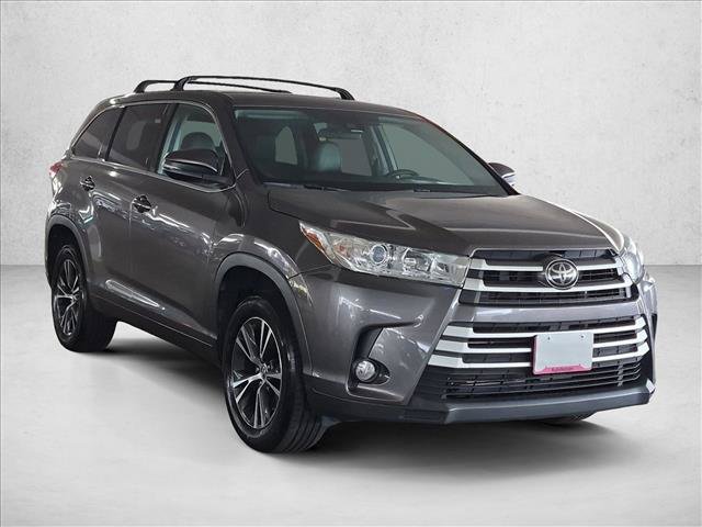 Used 2018 Toyota Highlander Plus FWD image 3