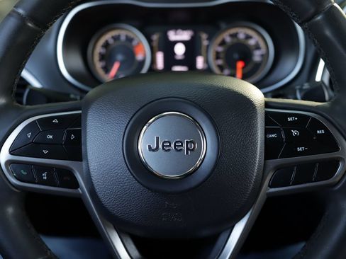 Used 2020 Jeep Cherokee Latitude Plus AWD/4WD image 10