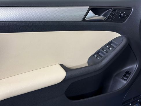 Used 2017 Volkswagen Jetta SE image 14