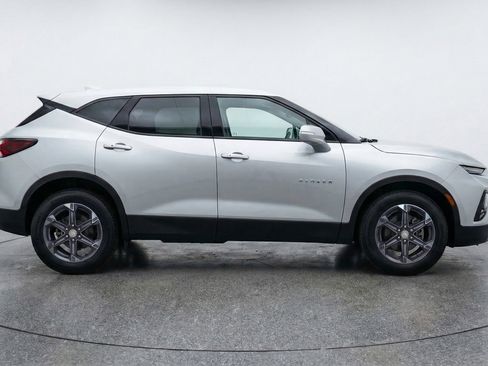 Used 2025 Chevrolet Blazer LT image 11