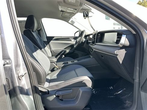 New 2025 Volkswagen Tiguan SE image 21