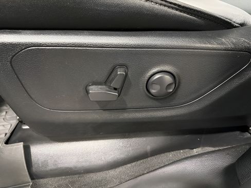 Used 2023 RAM 1500 Big Horn AWD/4WD image 12
