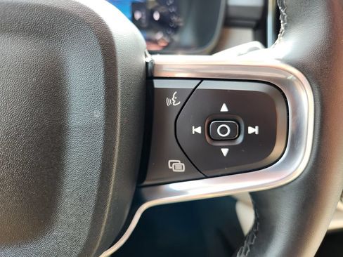 Certified 2025 Volvo XC40 B5 Plus AWD/4WD image 32